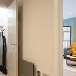3-bed - Walk To Station - Ideal For Groups & Long