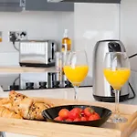 3-bed - Walk To Station - Ideal For Groups & Long Apartment *