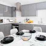 Apartment 3-bed - Walk To Station - Ideal For Groups & Long Leeds (West Yorkshire)