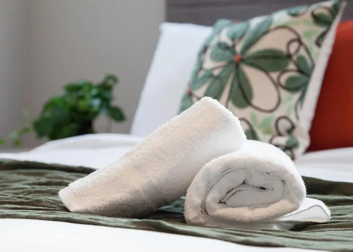 Apartment 3-bed - Walk To Station - Ideal For Groups & Long *