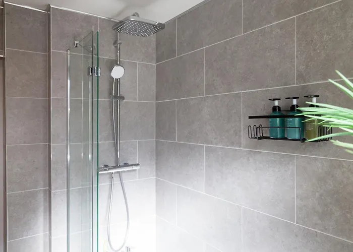 Apartment 3-bed - Walk To Station - Ideal For Groups & Long Leeds (West Yorkshire)