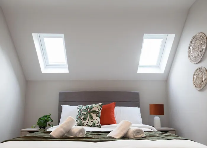 Apartment 3-bed - Walk To Station - Ideal For Groups & Long