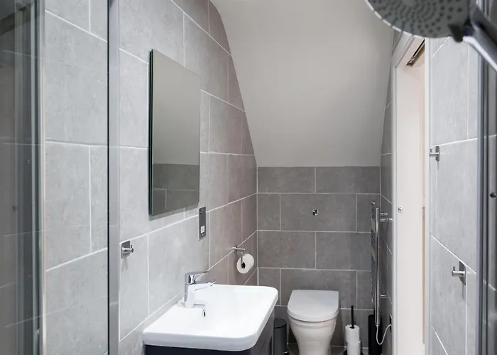 Apartment 3-bed - Walk To Station - Ideal For Groups & Long Leeds (West Yorkshire)