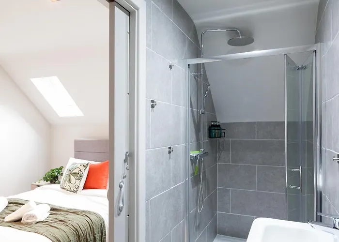 3-bed - Walk To Station - Ideal For Groups & Long Apartment Leeds (West Yorkshire)