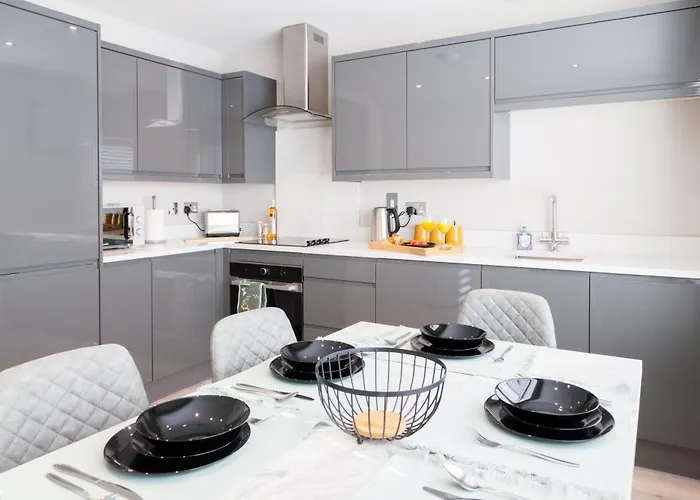 Apartment 3-bed - Walk To Station - Ideal For Groups & Long Leeds (West Yorkshire)