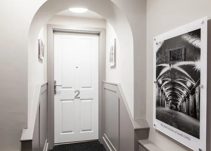 3-bed - Walk To Station - Ideal For Groups & Long Apartment *