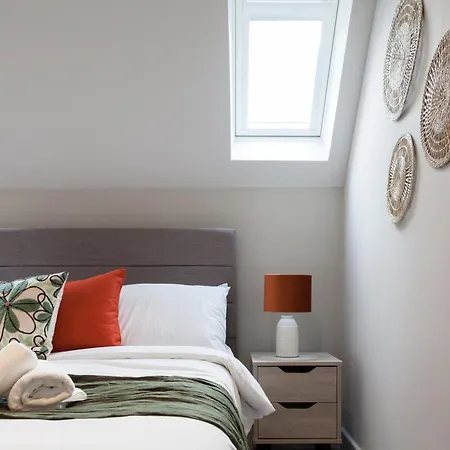 3-bed - Walk To Station - Ideal For Groups & Long Apartmán Leeds (West Yorkshire)