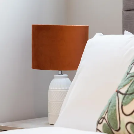 Апартаменты 2-3 Bedroom Apartment- Long Term Rates- Contractors-professionals *