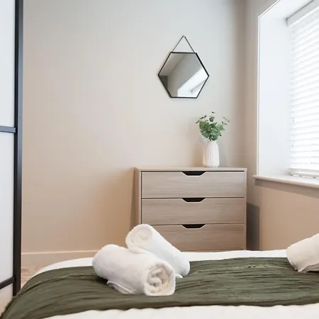 2-3 Bedroom Apartment- Long Term Rates- Contractors-professionals *